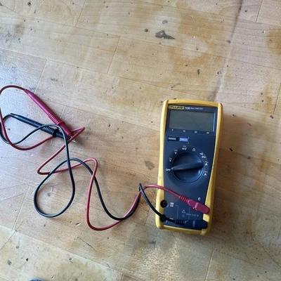 Fluke 77 III Digital Multimeter with Test Leads - Image 1 of 4