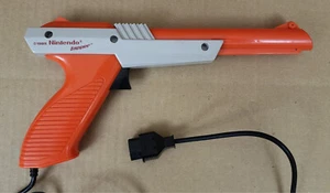 Vintage 1985 Nintendo NES Zapper Duck Hunt Gun Authentic NES-005 OEM Works CRT - Picture 1 of 4