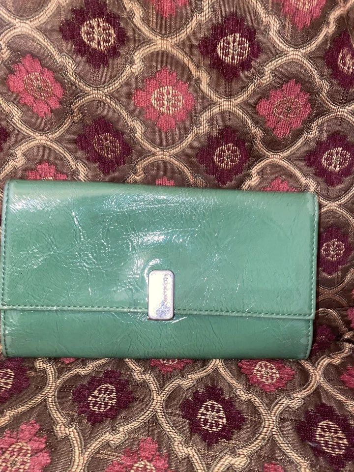 Cartera Liz Claiborne verde triple pliegue - NUEVA  Foto 1 de 1