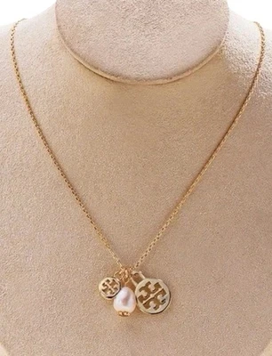 Logotipo e colar de pérolas Tory Burch 3 berloques | NOVO - Imagem 1 de 3