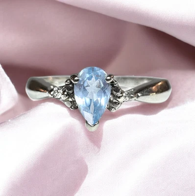 Anillo de diamantes y aguamarina de oro blanco de 10K - Talla 4 - Corte pera - 1,2 g con envoltura de regalo Foto 1 de 4