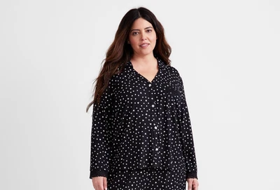 Top de pijama tejido talla grande con cuello State of Day para mujer talla 3X lunares negros Foto 1 de 4