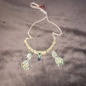 CHANDELIER Gold Plated Necklace And Earrings Set Synthetic Emerald And Diamonds - Picture 1 of 6