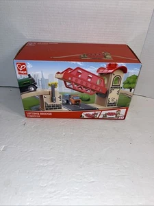 Hape Toy Wooden Train Lifting Bridge - Picture 1 of 2