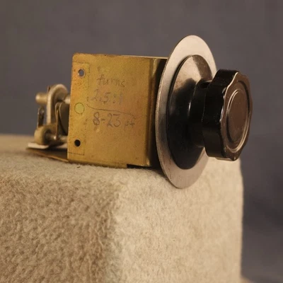 Condensador variable de precisión 8-23 Pico-Farad 2,5:1 perilla de engranaje y esfera reversible Foto 1 de 4