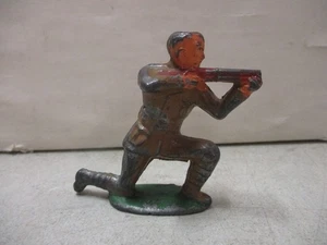 Soldatino Barclay inginocchiato con fucile - Foto 1 di 3