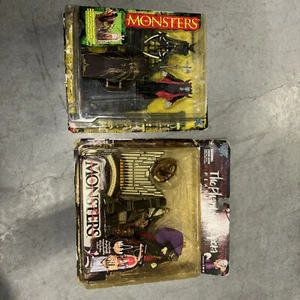 McFarlane’s Monster Playset Dracula & Phantom Of The Opera Series 2 *desc - Picture 1 of 8