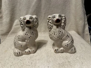 Pair of King Charles Spaniel White & Gold Spotted Reproduction Mantel Dogs - Bild 1 von 7