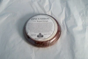 NEU SUDBERRY HOUSE NADELKISSEN FÜR KREUZSTICH 3 3/4" RUNDES DESIGN - Bild 1 von 1