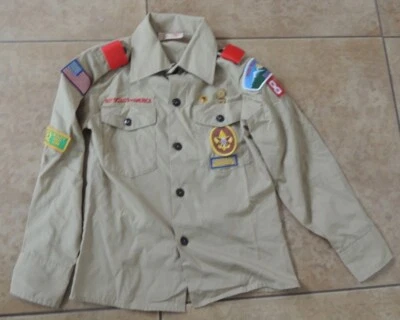 BOY SCOUTS OF AMERICA Shirt Youth 10 BSA OFFICIAL CUB SCOUT Badges Pins Colorado - Image 1 of 4