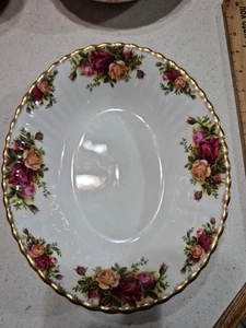 Royal Albert Old Country Roses  Oval Vegetable Serving Bowl 9" Bone China - Picture 1 of 11