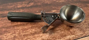 Vintage ~ Hamilton Beach ~ Stainless Model 66 ~ Ice Cream Scoop ~ Black Handle - Picture 1 of 12