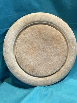 ANTIQUE WOODEN BREAD BOARD - Image 1 of 3