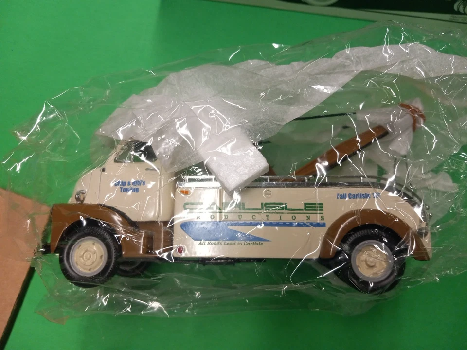 Camión grúa de servicio pesado GMC First Gear 1952 "Carlisle" Off White escala 1:34 Foto 1 de 4