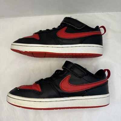 Nike Court Borough Low 2 niños preescolares (talla 2,5 años) negro/rojo (BQ5451 007) Foto 1 de 4
