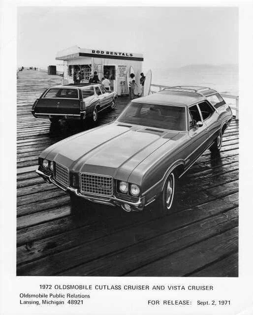 1972 Oldsmobile Cutlass and Vista Cruiser Press Photo 0192 - Image 1 of 1