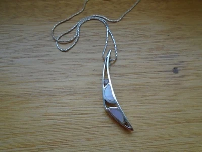 Lovely mother-of-pearl and sterling silver Kit Heath pendant and chain - Image 1 of 4