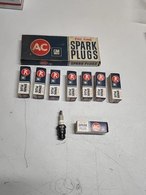 1955-62 Ford W/ 8 Cyl Engine AC Spark Plugs # 85T GM P/N 5569900 NOS Original  - Image 1 of 4
