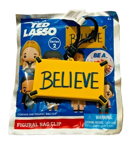 Monogramm Ted Lasso Figural 3D Bag Clip Series 2 Opened Blind Bag BELIEVE BADGE - Bild 1 von 5