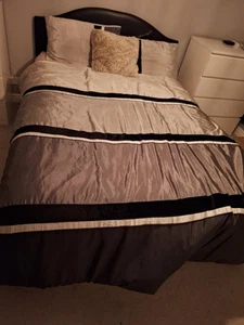 king size bed with 4 drawers storage. - Picture 1 of 4