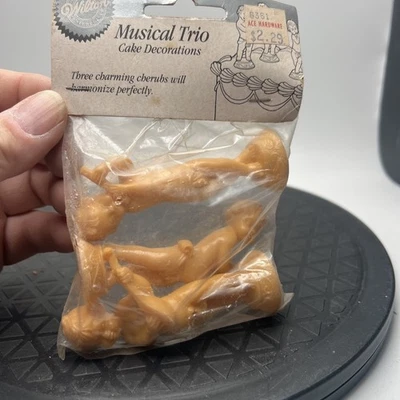 Wilton ~ 3 PIEZAS TRÍO MUSICAL DECORACIONES PARA PASTELES, TOPPERS #1001-368 DE COLECCIÓN - En muy buen estado Foto 1 de 2