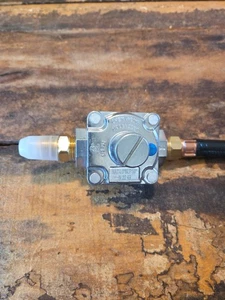 Natural Gas Or LP Gas Appliance Regulator With 18in Hose.1/2 FPT X 1/2FPT - Picture 1 of 6