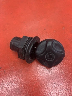 Polaris MSX 150 2004 tapa de gasolina con cuello de llenado de combustible Foto 1 de 4