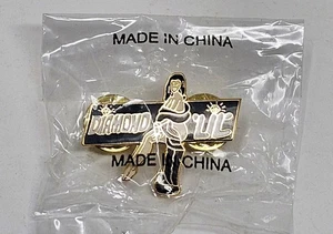 Diamant Lil Pin-Up Girl Neuheit Emaille Anstecknadel goldfarben mit Diamanten Neu - Bild 1 von 5