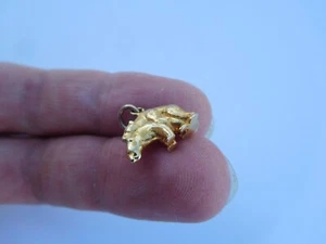 Rare Vintage Retro 10K Gold Miniature Polar Bears Mating Sculpture Pendant Charm - Picture 1 of 7