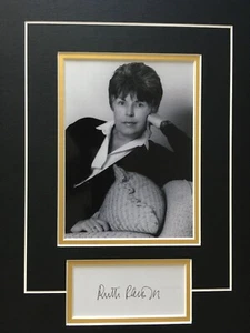 RUTH RENDELL - BEST SELLING CRIME NOVELIST - WEXFORD - EXCELLENT SIGNED DISPLAY - Picture 1 of 1
