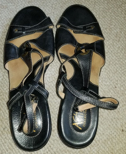 Sandali da donna CLARKS ARTIGIAN cinturino in pelle neri con tacco 8 M