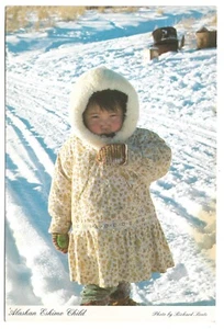 Alaskan Eskimo Kind im Parka mit Pelzbesatz - Indigene Völker (6 x 4 Zoll) Postkarte - Bild 1 von 3