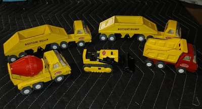 5 camiones de construcción Tonka de metal pequeños de colección Foto 1 de 4