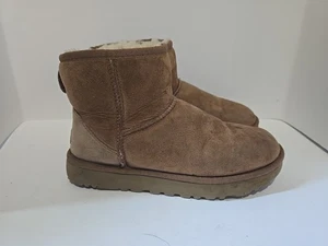 UGG Classic  Mini Ankle Boots Sz 7 Chestnut Suede Sheepskin Lined Boot - Picture 1 of 8