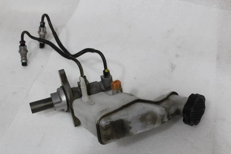 Hyundai Elantra GT 2017 cilindro maestro de freno con depósito A/T automático Foto 1 de 4