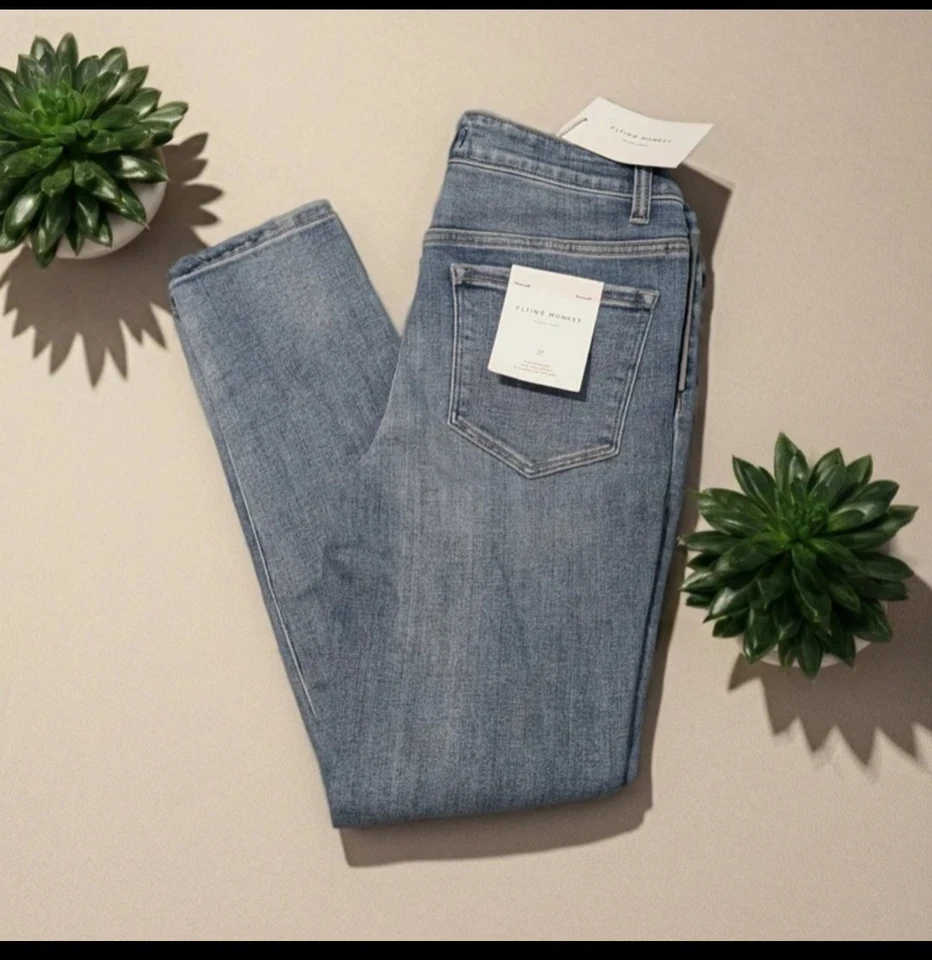 Pantalones de mezclilla recortados desgastados con etiqueta negra Flying Monkey talla nueva con etiquetas. 27x28 Foto 1 de 4