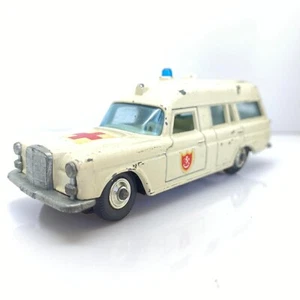 MATCHBOX KING SIZE NO K6 MERCEDES BENZ BINZ AMBULANCE LESNEY 79 - Picture 1 of 7