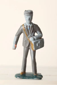 Carrera Bahn 1:32   Figur stehend  Sanitäter  grau bemalt    (271596) - Bild 1 von 2