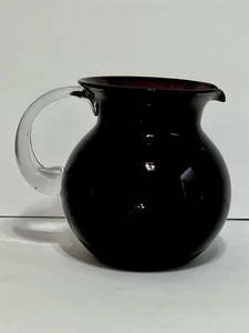 Jarra de vidrio soplado sin marca mango aplicado transparente púrpura/amatista 7,5" h - Imagen 1 de 14