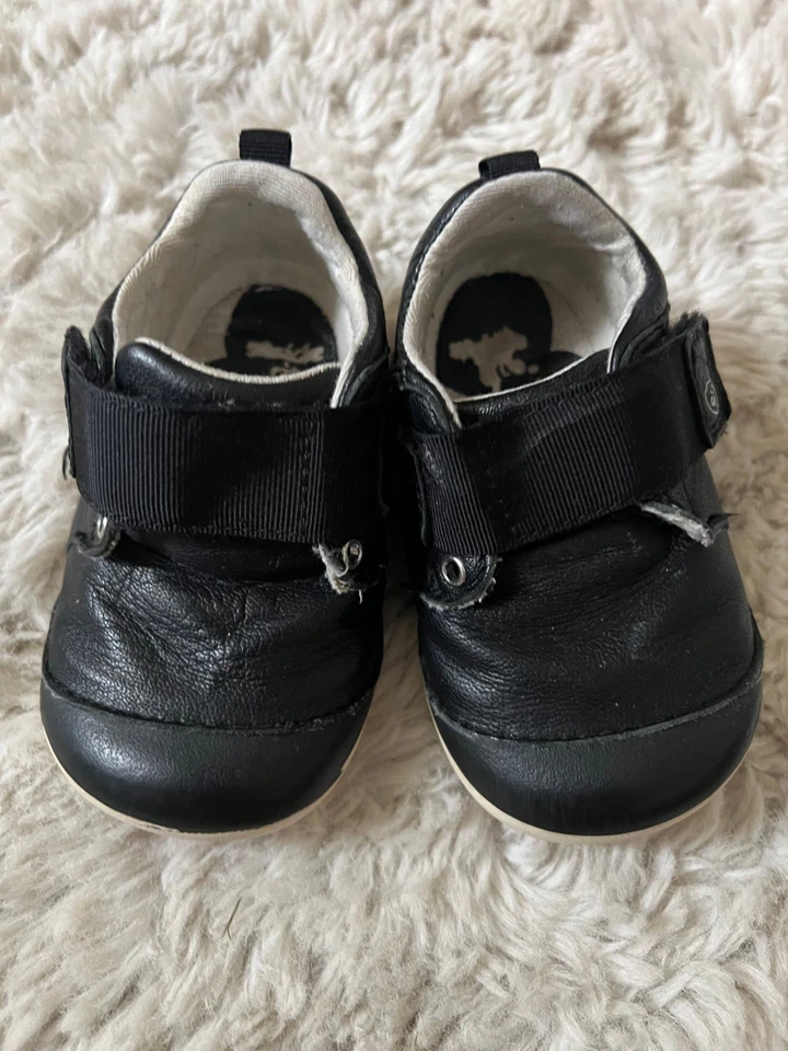 Niño pequeño negro 5W Stride Rite usado Foto 1 de 4