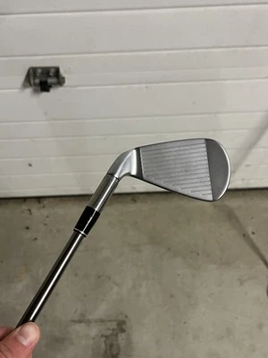 Srixon 7 Iron - Image 1 of 4