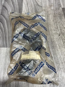 Nissan 69641-L1100 90 degree Rubber Hose #126N74 - Picture 1 of 3