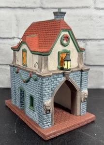 Dept 56 Gate House, Dicken’s Heritage Village, #5530-1 - Picture 1 of 10