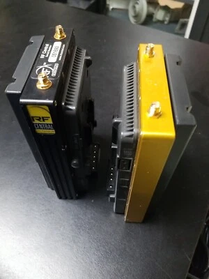 Transmisores montados en cámara, (1) 2,4 GHz y (1) 5,2 GHz Foto 1 de 4