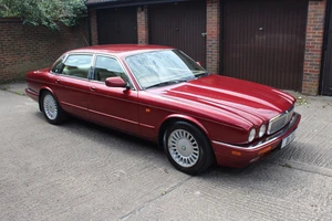 Jaguar XJ12 6.0 V12 1 previous owner from new 88k miles (Daimler Doublesix) - Picture 1 of 12