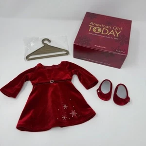 American Girl Puppe strahlendes rotes Samtkleid mit Strass mit Schneeflocken 2003 - Bild 1 von 6