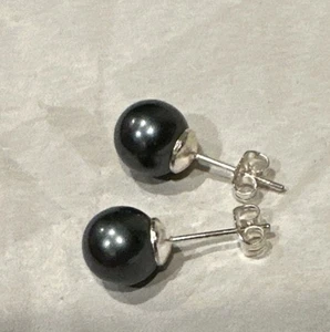 Freshwater Cultured Black Pearl 8mm Button Stud Earrings New In Gift Box - Picture 1 of 4