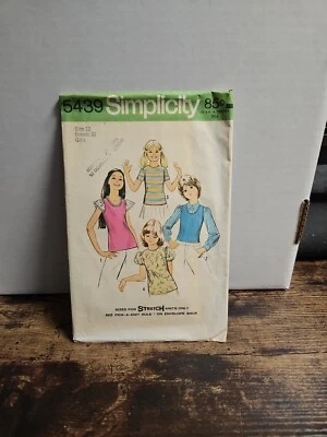 Prendas para el torso de punto elástico con patrón de simplicidad 5439 ~ para niñas en cuatro grandes estilos talla 12  Foto 1 de 2