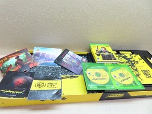 Cyberpunk 2077 Edición Coleccionista Juego Xbox One, Libro de Arte Oficial y Extra’s ~ - Imagen 1 de 21