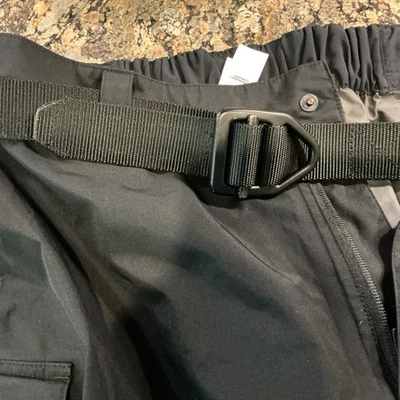 Cabelas Mens GoreTex medium rain pants - Image 1 of 4